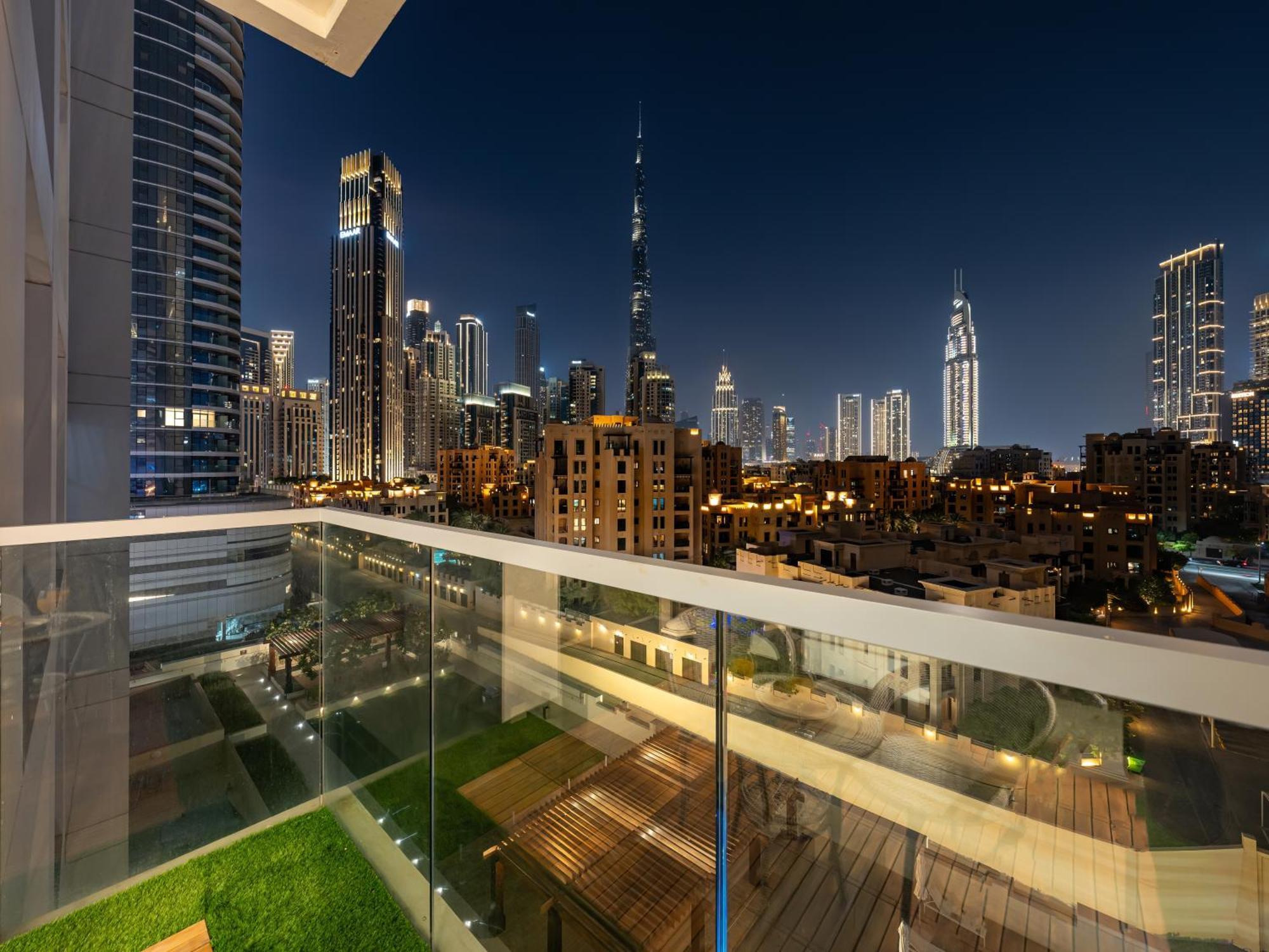 Luxury 2br With Burj View, Very Close To Mall Dubai