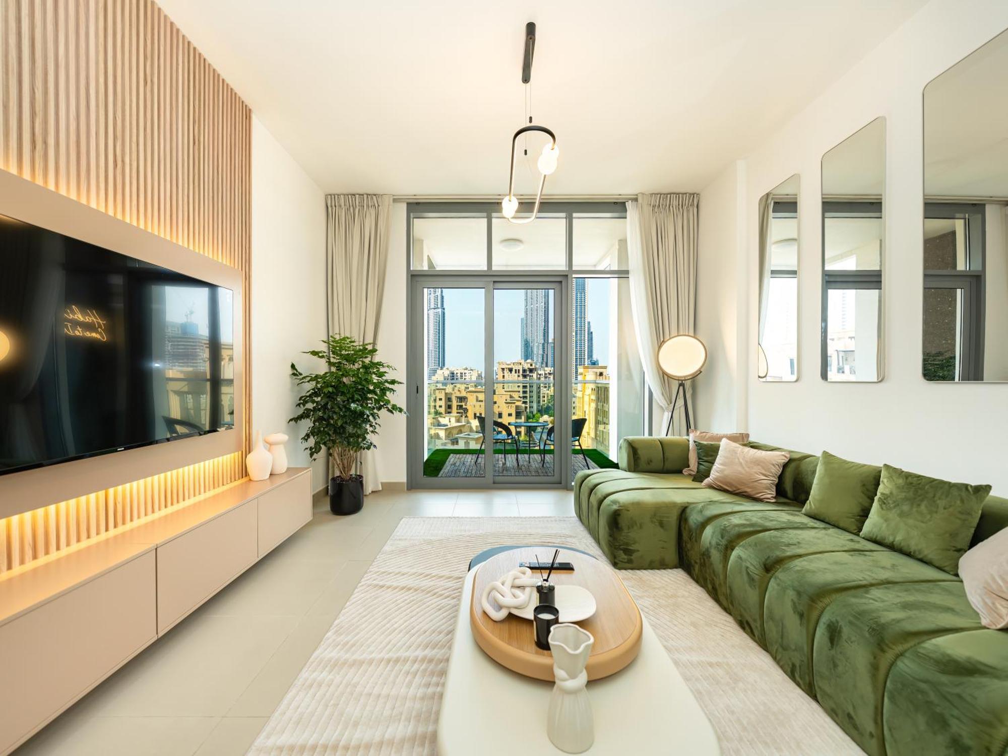 Luxury 2br With Burj View, Very Close To Mall *