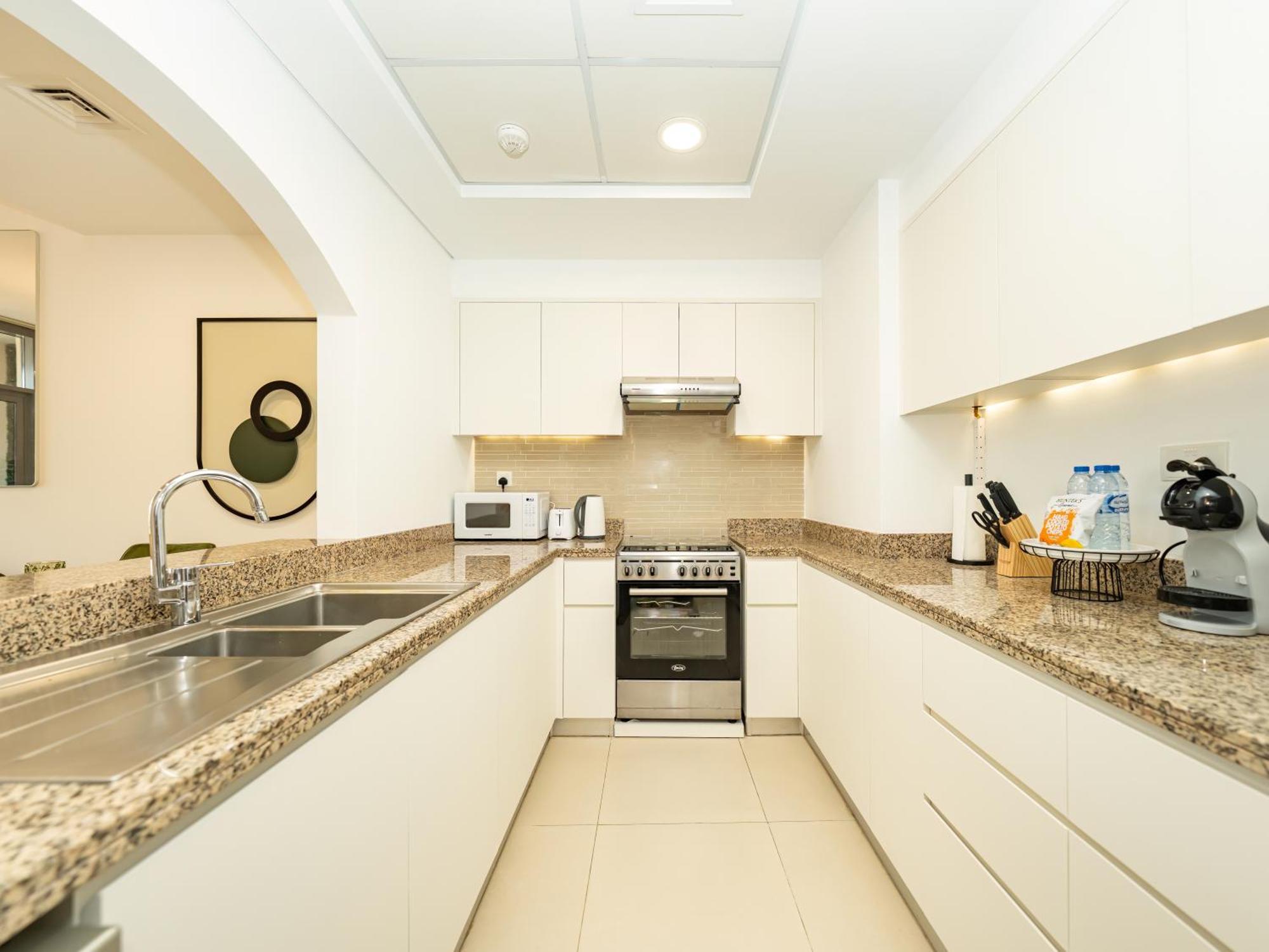 Holiday home Luxury 2br With Burj View, Very Close To Mall *