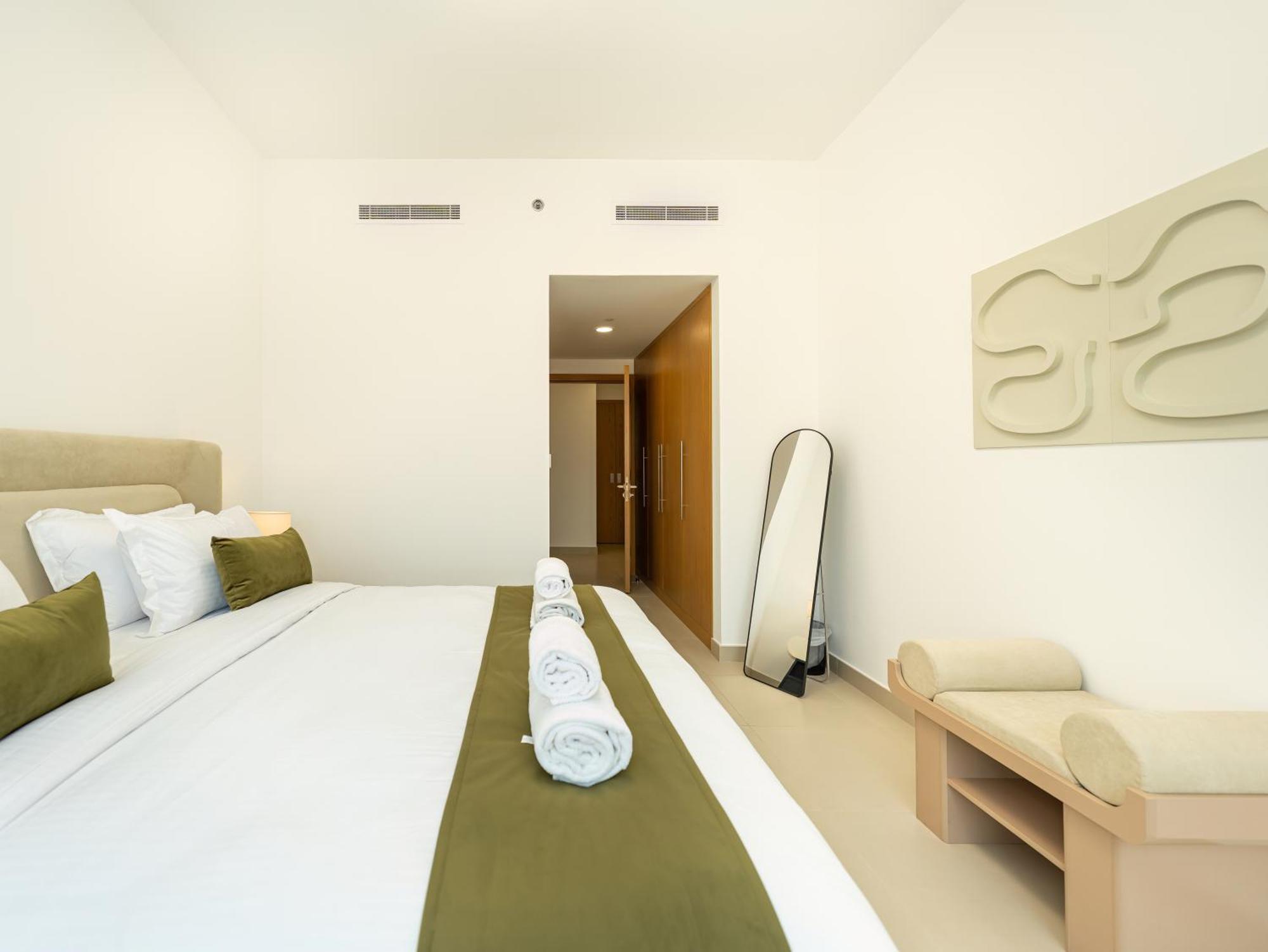 Luxury 2br With Burj View, Very Close To Mall *