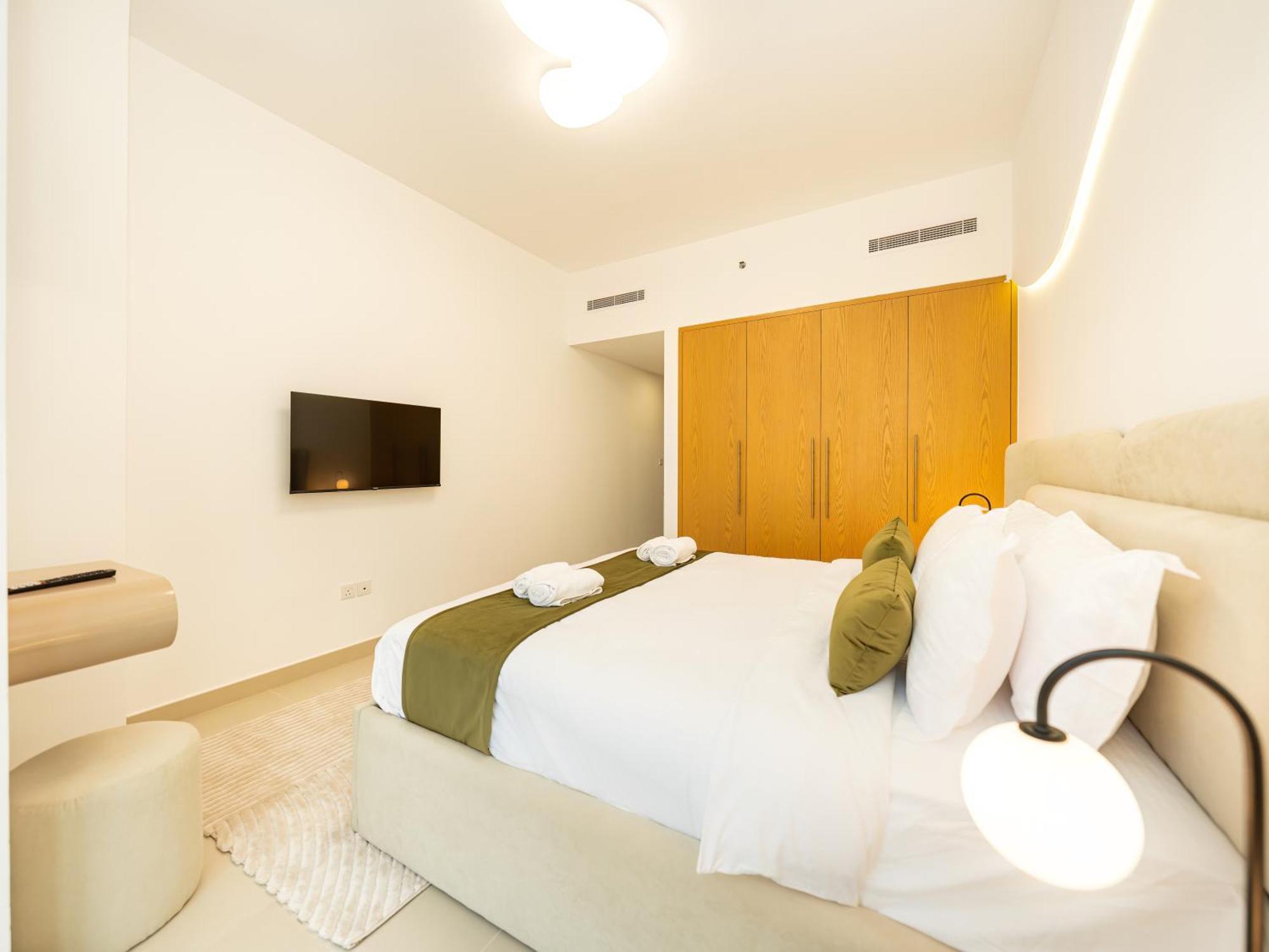 Luxury 2br With Burj View, Very Close To Mall *